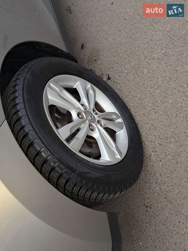 Внедорожник / Кроссовер Hyundai ix35 2011 в Полтаве фото 5 Внедорожник / Кроссовер Hyundai ix35 2011 в Полтаве