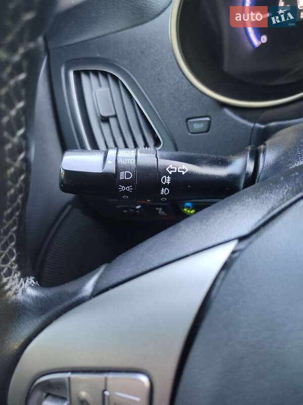 Позашляховик / Кросовер Hyundai ix35 2010 в Івано-Франківську