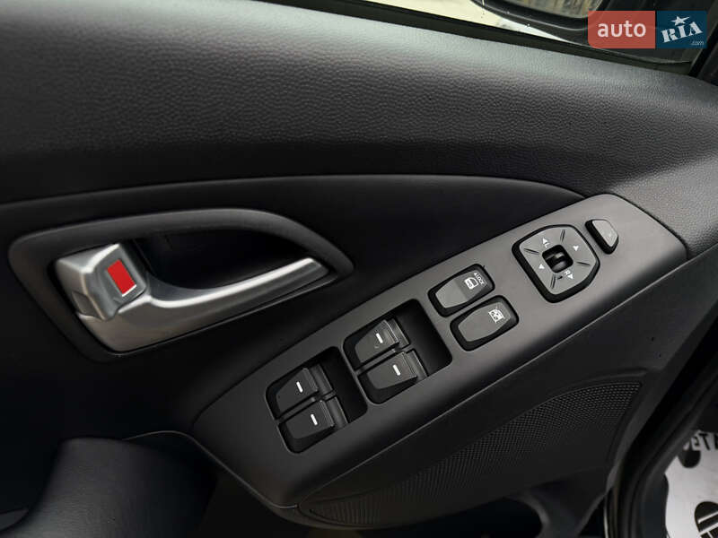 Позашляховик / Кросовер Hyundai ix35 2015 в Луцьку