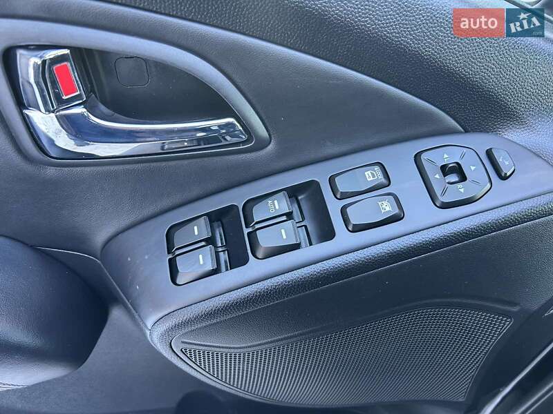 Внедорожник / Кроссовер Hyundai ix35 2011 в Ровно