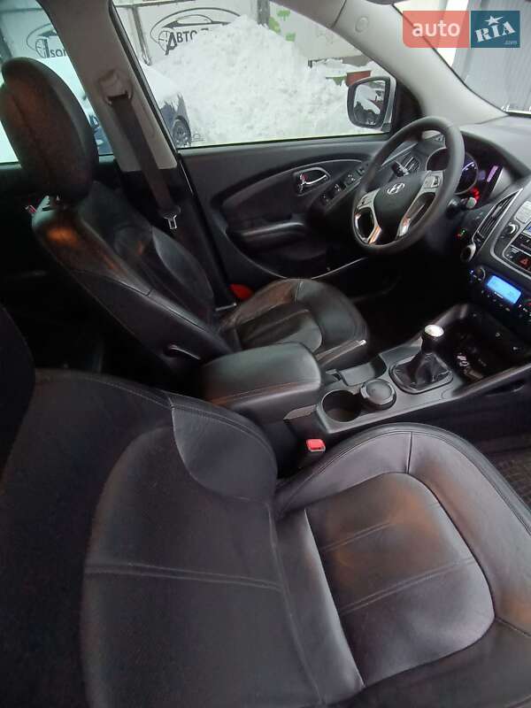 Внедорожник / Кроссовер Hyundai ix35 2010 в Чернигове