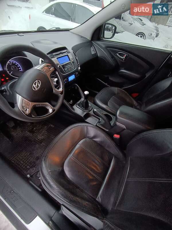 Внедорожник / Кроссовер Hyundai ix35 2010 в Чернигове