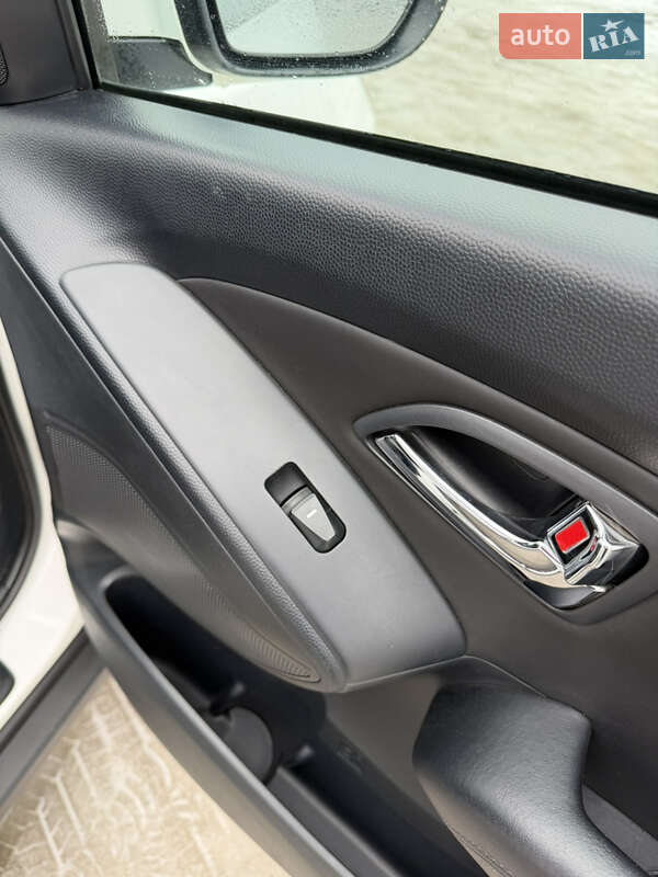 Внедорожник / Кроссовер Hyundai ix35 2011 в Киеве