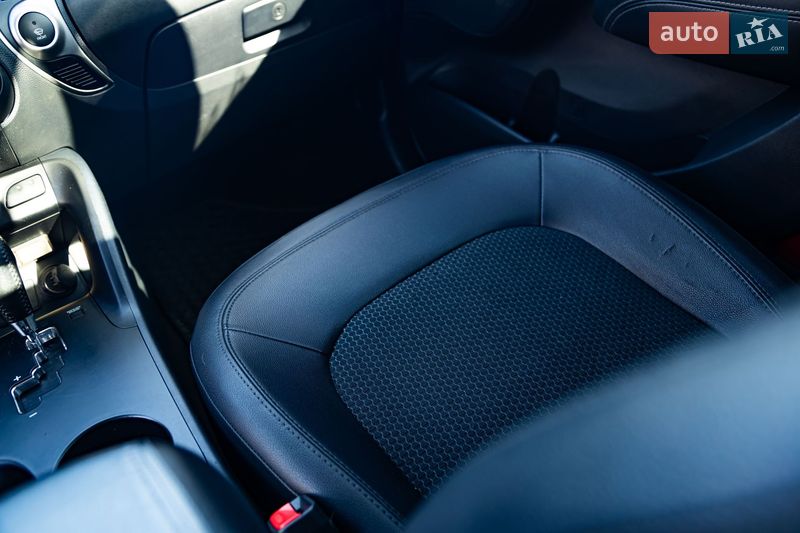 Внедорожник / Кроссовер Hyundai ix35 2010 в Киеве