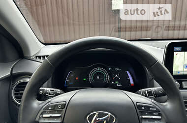 Внедорожник / Кроссовер Hyundai Kona Electric 2020 в 
