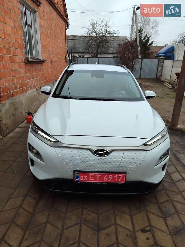 Внедорожник / Кроссовер Hyundai Kona Electric 2020 в 