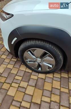 Внедорожник / Кроссовер Hyundai Kona Electric 2020 в 