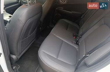 Внедорожник / Кроссовер Hyundai Kona Electric 2019 в 