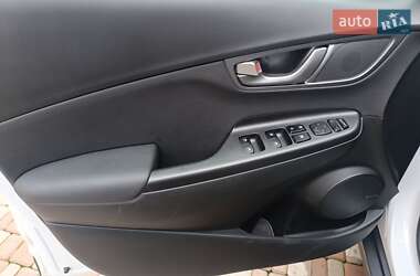 Внедорожник / Кроссовер Hyundai Kona Electric 2019 в 