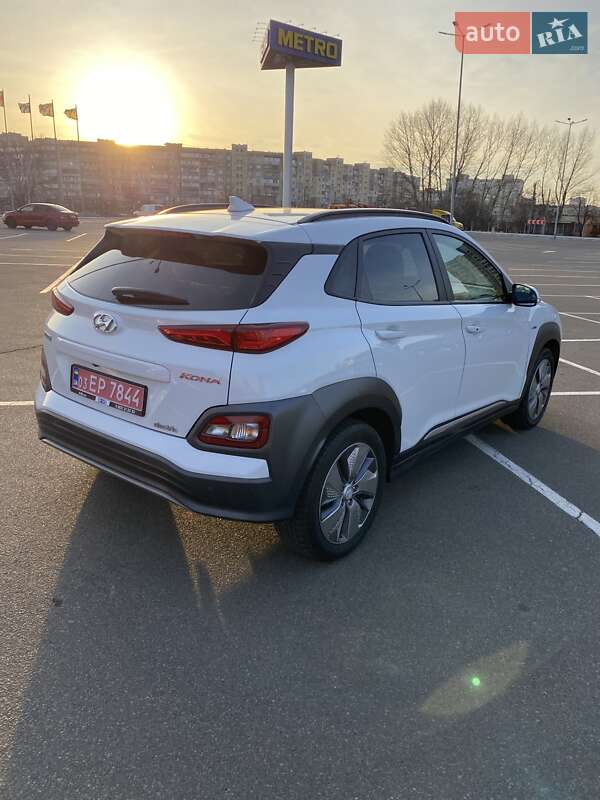 Внедорожник / Кроссовер Hyundai Kona Electric 2019 в Киеве