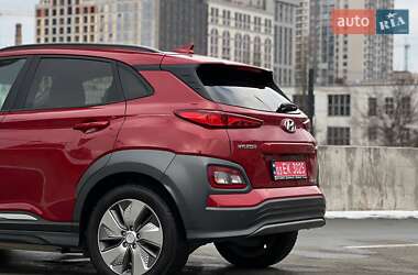 Внедорожник / Кроссовер Hyundai Kona Electric 2019 в 