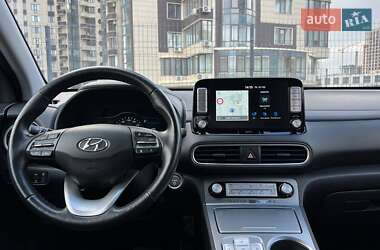 Внедорожник / Кроссовер Hyundai Kona Electric 2019 в 