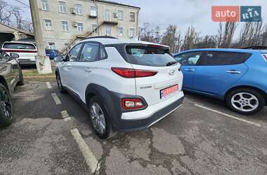 Позашляховик / Кросовер Hyundai Kona Electric 2021 в 