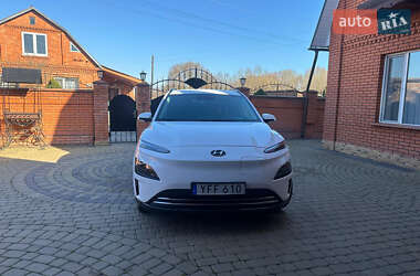 Позашляховик / Кросовер Hyundai Kona Electric 2021 в 
