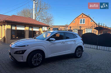 Позашляховик / Кросовер Hyundai Kona Electric 2021 в 