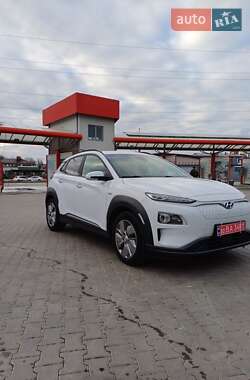 Внедорожник / Кроссовер Hyundai Kona Electric 2020 в 