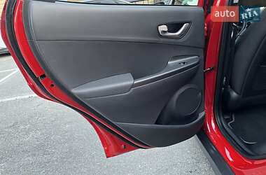 Позашляховик / Кросовер Hyundai Kona Electric 2021 в 