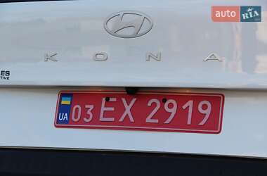 Внедорожник / Кроссовер Hyundai Kona Electric 2024 в 