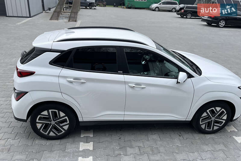 Внедорожник / Кроссовер Hyundai Kona Electric 2021 в Владимире