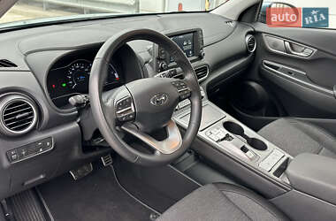 Внедорожник / Кроссовер Hyundai Kona Electric 2021 в 