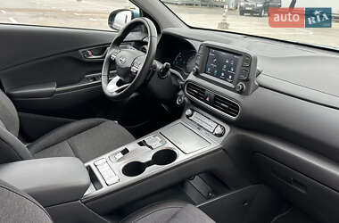 Внедорожник / Кроссовер Hyundai Kona Electric 2021 в 