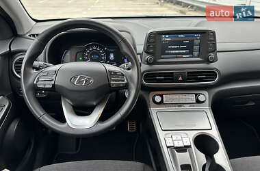Внедорожник / Кроссовер Hyundai Kona Electric 2021 в 