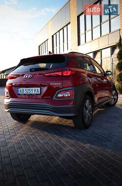 Внедорожник / Кроссовер Hyundai Kona Electric 2019 в 