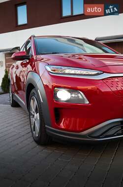 Внедорожник / Кроссовер Hyundai Kona Electric 2019 в 