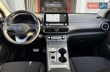 Позашляховик / Кросовер Hyundai Kona Electric 2020 в 