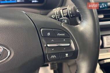 Внедорожник / Кроссовер Hyundai Kona Electric 2021 в 