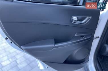Позашляховик / Кросовер Hyundai Kona Electric 2020 в 