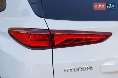 Позашляховик / Кросовер Hyundai Kona Electric 2019 в 