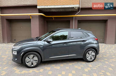 Внедорожник / Кроссовер Hyundai Kona Electric 2021 в 