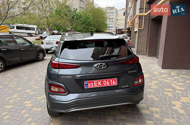 Внедорожник / Кроссовер Hyundai Kona Electric 2021 в 