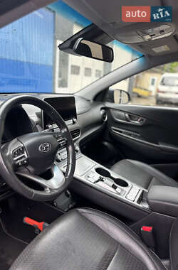 Внедорожник / Кроссовер Hyundai Kona Electric 2020 в 