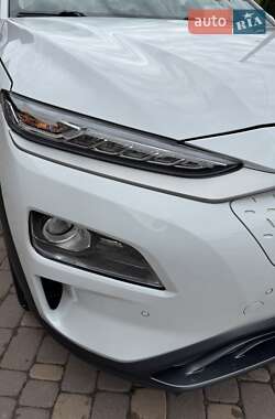 Позашляховик / Кросовер Hyundai Kona Electric 2019 в 
