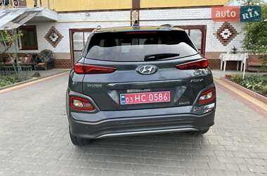 Внедорожник / Кроссовер Hyundai Kona Electric 2019 в 