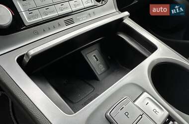 Внедорожник / Кроссовер Hyundai Kona Electric 2019 в 