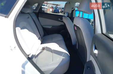 Внедорожник / Кроссовер Hyundai Kona Electric 2023 в 