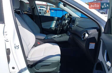 Внедорожник / Кроссовер Hyundai Kona Electric 2023 в 