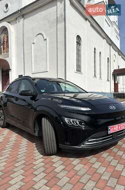 Позашляховик / Кросовер Hyundai Kona Electric 2021 в 