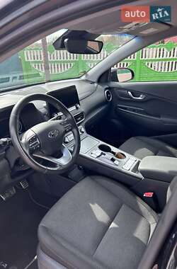 Позашляховик / Кросовер Hyundai Kona Electric 2021 в 