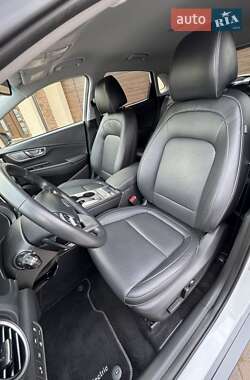 Внедорожник / Кроссовер Hyundai Kona Electric 2019 в 