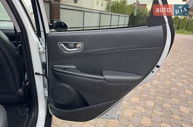 Внедорожник / Кроссовер Hyundai Kona Electric 2019 в 