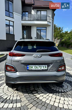 Внедорожник / Кроссовер Hyundai Kona Electric 2020 в 