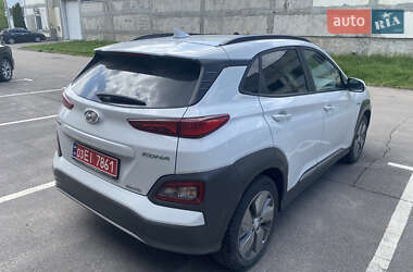 Внедорожник / Кроссовер Hyundai Kona Electric 2019 в 