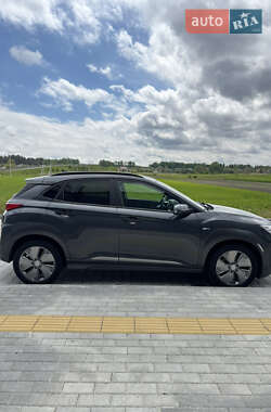 Позашляховик / Кросовер Hyundai Kona Electric 2019 в 