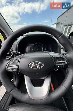 Позашляховик / Кросовер Hyundai Kona Electric 2019 в 