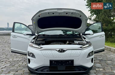 Внедорожник / Кроссовер Hyundai Kona Electric 2020 в 