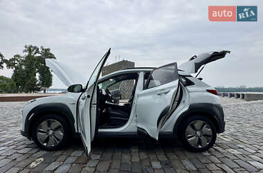 Внедорожник / Кроссовер Hyundai Kona Electric 2020 в 